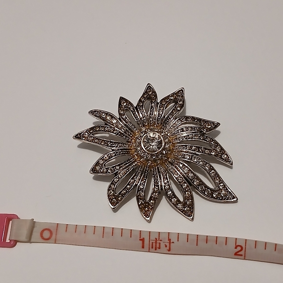Vintage Silver BROOCH PIN Flower / Faux Diamonds - Picture 9 of 15